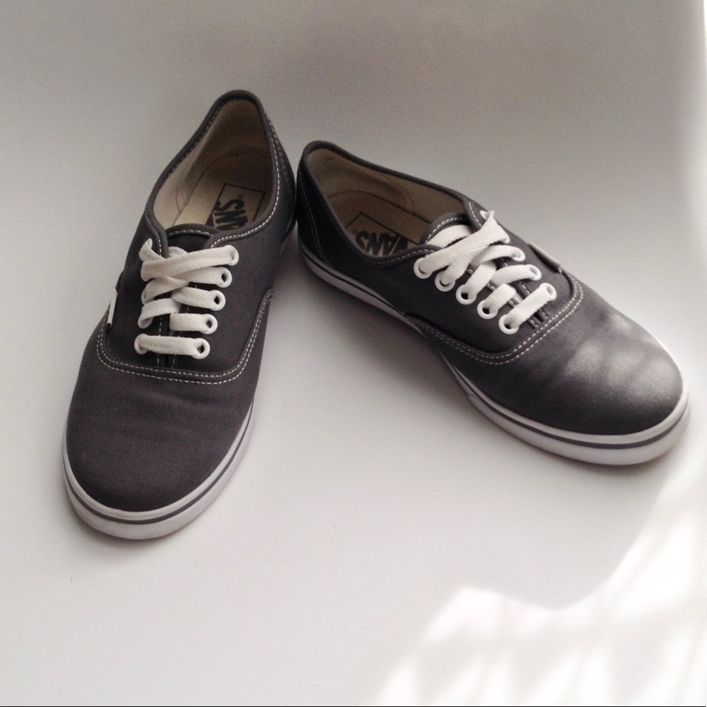 VANS Lo Pro Skate Shoes • gray • women’s 7.5